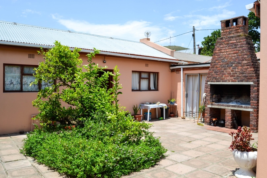 7 Bedroom Property for Sale in Suurbraak Western Cape